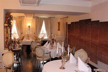 Schlosshotel Burghaus Kronenburg Кроненбург Экстерьер фото