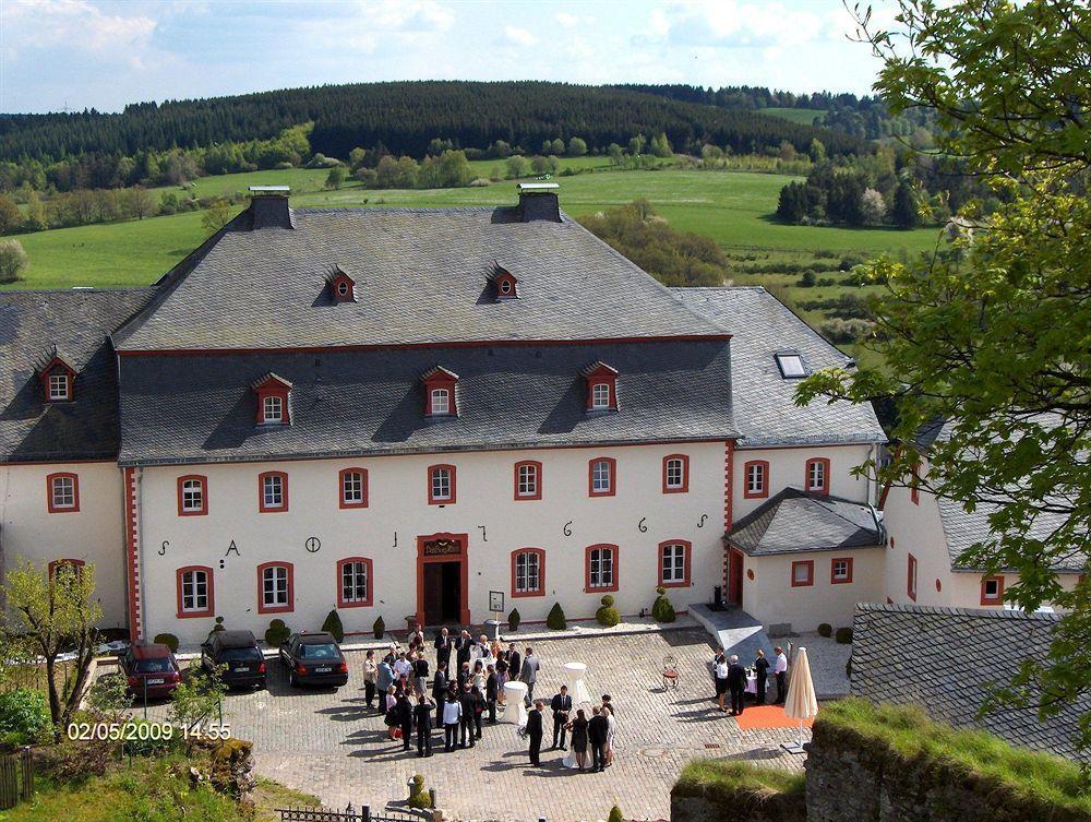Schlosshotel Burghaus Kronenburg Кроненбург Экстерьер фото