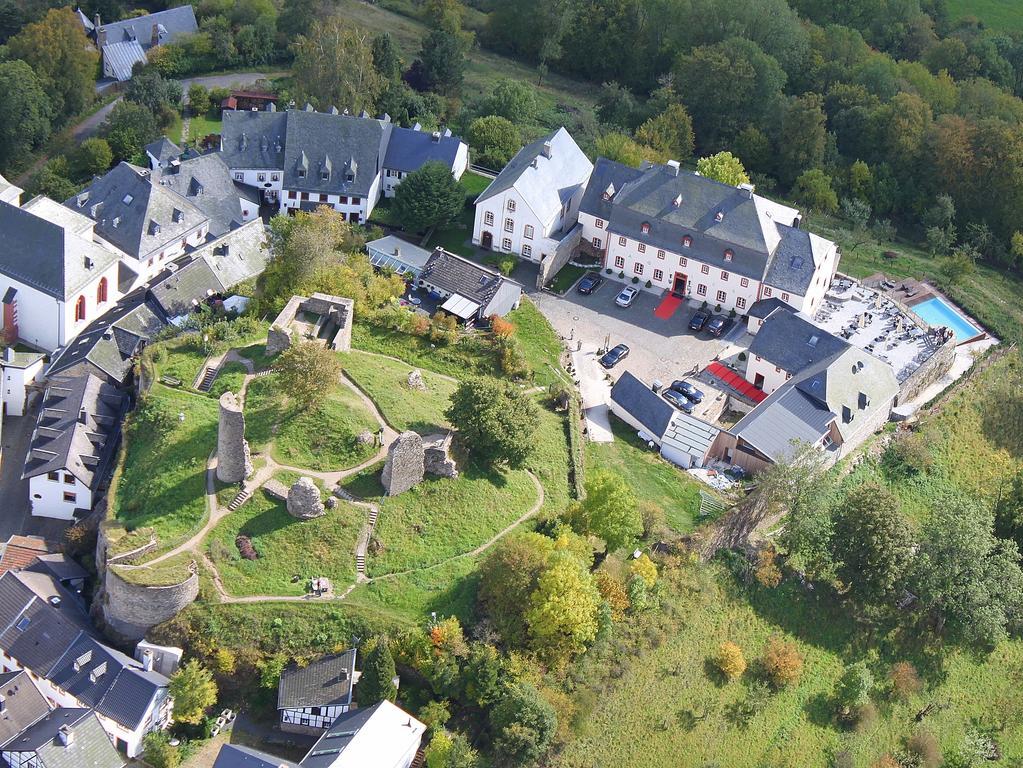 Schlosshotel Burghaus Kronenburg Кроненбург Экстерьер фото