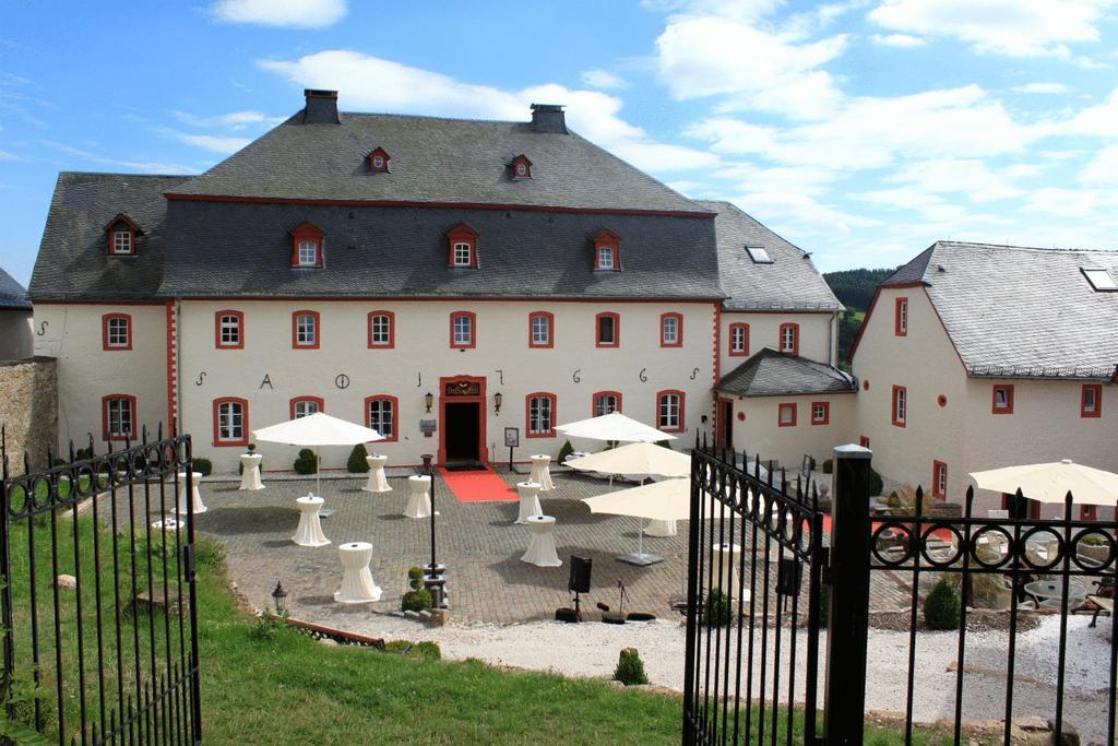 Schlosshotel Burghaus Kronenburg Кроненбург Экстерьер фото